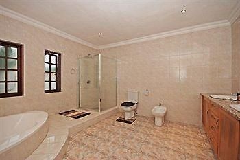 354 On York Avenue Hotel Randburg Exterior photo