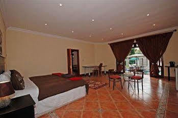 354 On York Avenue Hotel Randburg Exterior photo